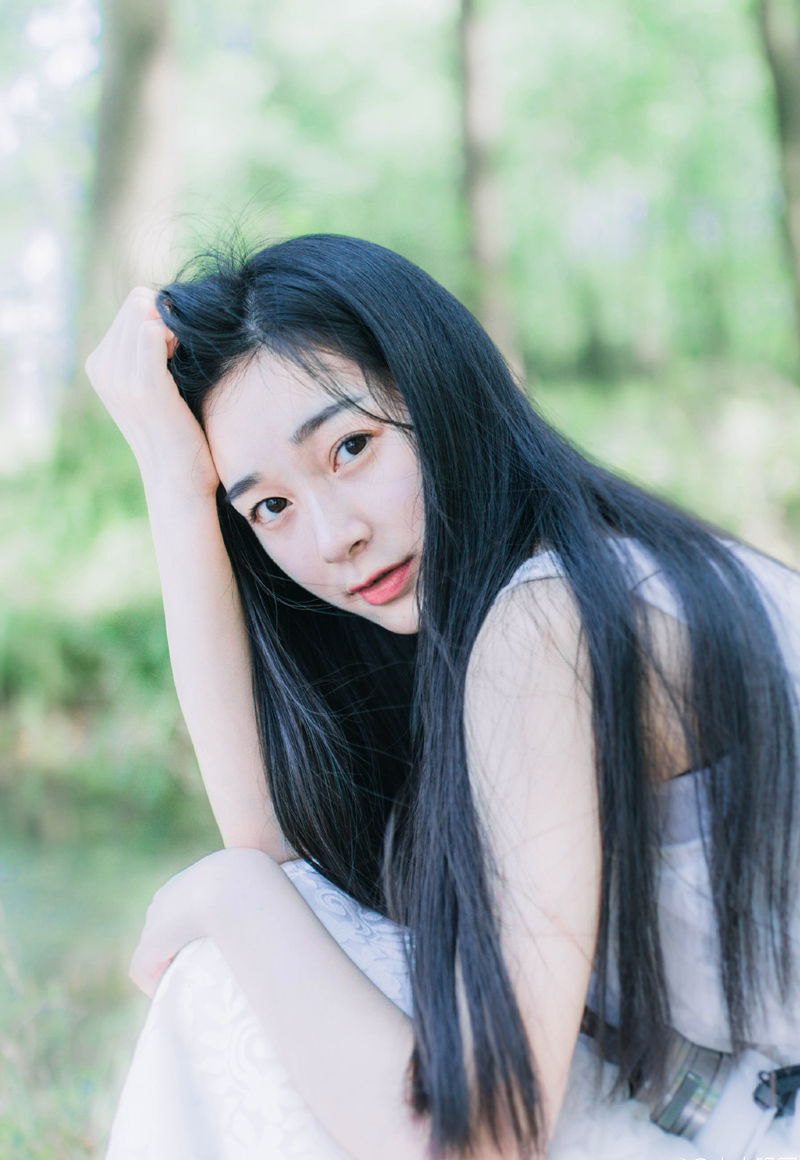 “知道吗？”雨幕中，陈到站在塔楼里，远眺着江面，实际上除了不断拍击着港口的浪花，再远一些的地方已经无法视物，很少说话的陈到冷不丁的开口将伏德给吓了一跳。
